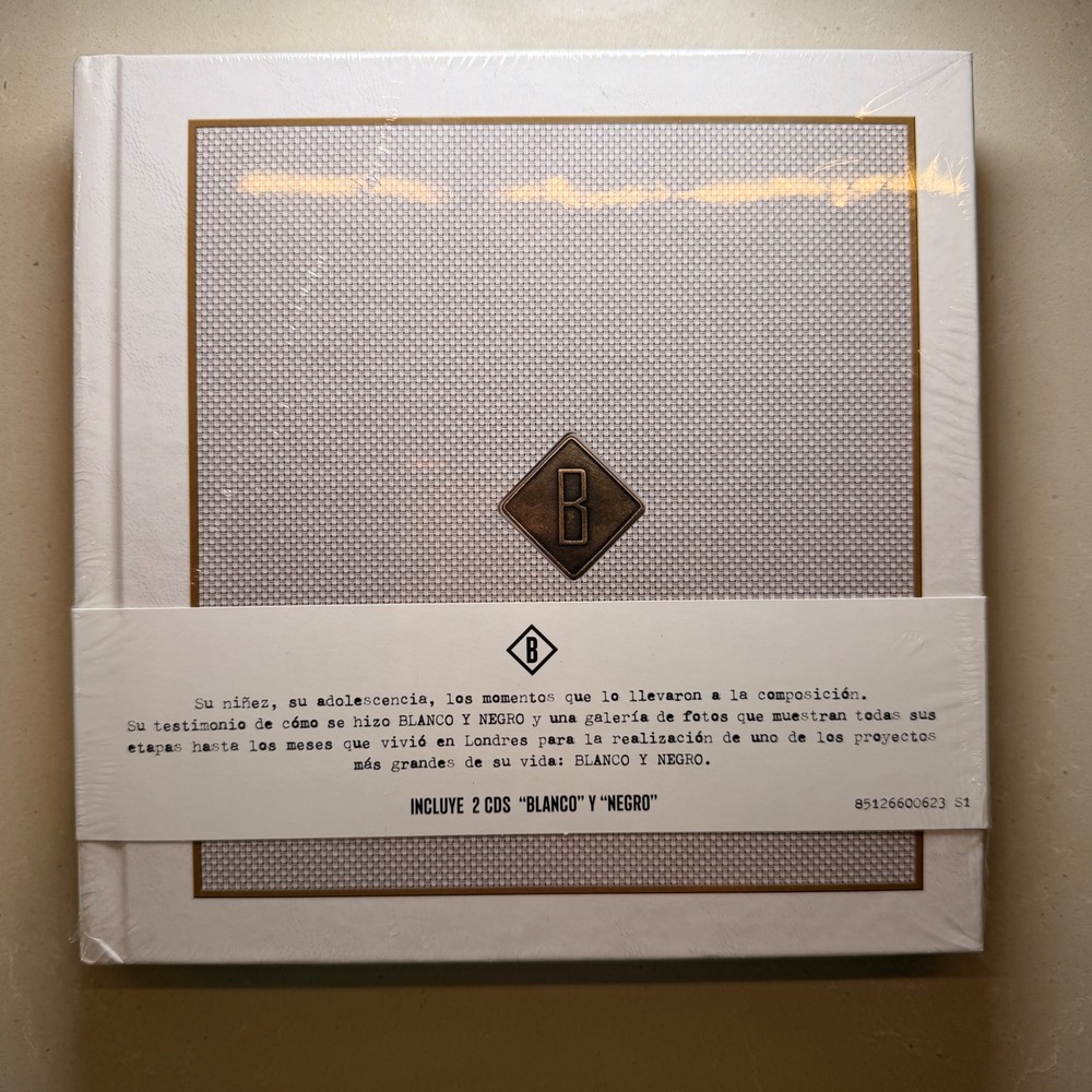 Ricardo Arjona Blanco y Negro 2 CD Book Set Metamorfosis Latin Pop Rock Sealed